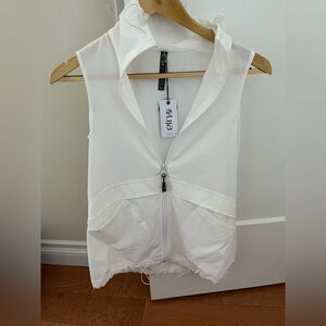 Lija white zip neck golf/hiking vest nwt brand new